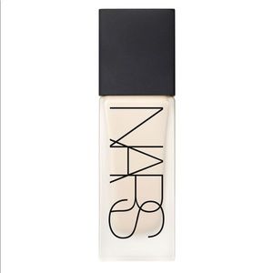 NARS ALL DAY LUMINOUS WEIGHTLESS FOUNDATION